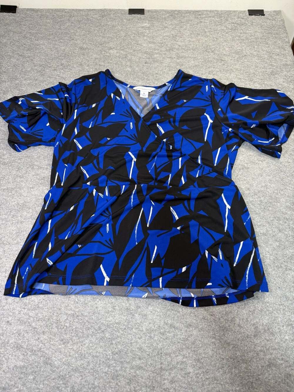 Liz Claiborne Blue Black Abstract Leaf Print V-Neck Wrap Short Sleeve Top Size M